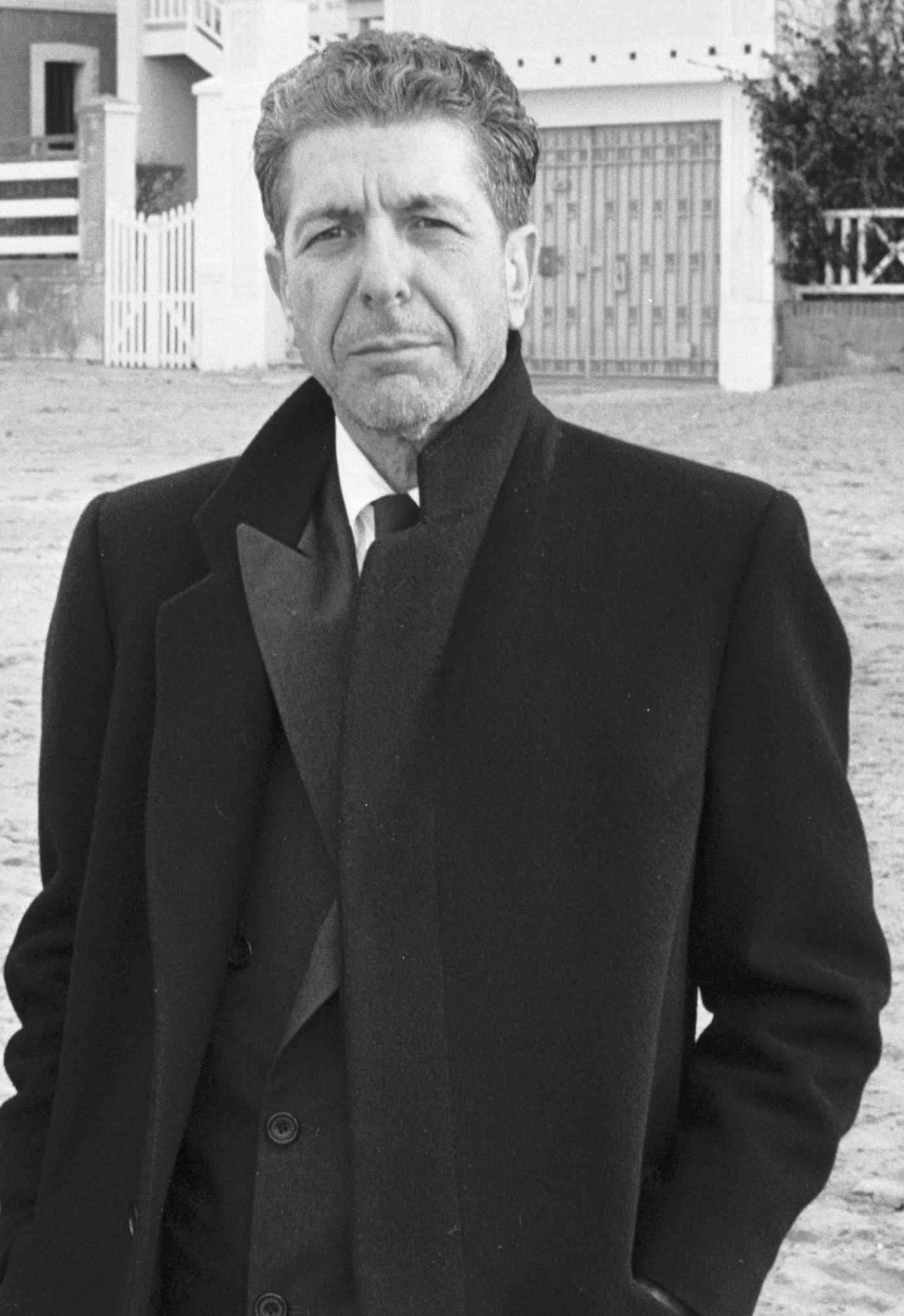 Black and white portrait of Leonard Cohen in a blazer.